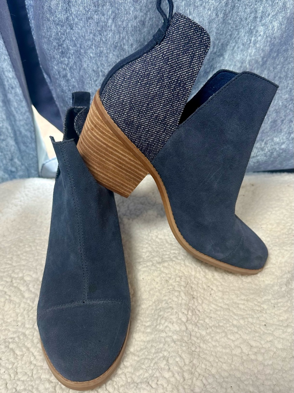 Toms Navy Suede Cutout Ankle Booties with Stacked Heel size 10